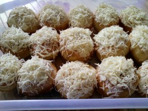 Cara Membuat Resep Donat Kentang Empuk Bertabur Keju 