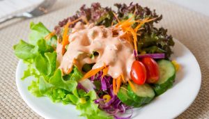Cara Membuat Salad Sayur dengan Saus Thousand Island