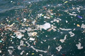 dampak positif dan negatif botol plastik