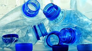 dampak positif dan negatif botol plastik