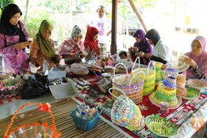 daur ulang botol plastik dan cara pembuatannya