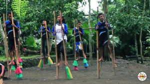 Cara Membuat Egrang Dari Bambu