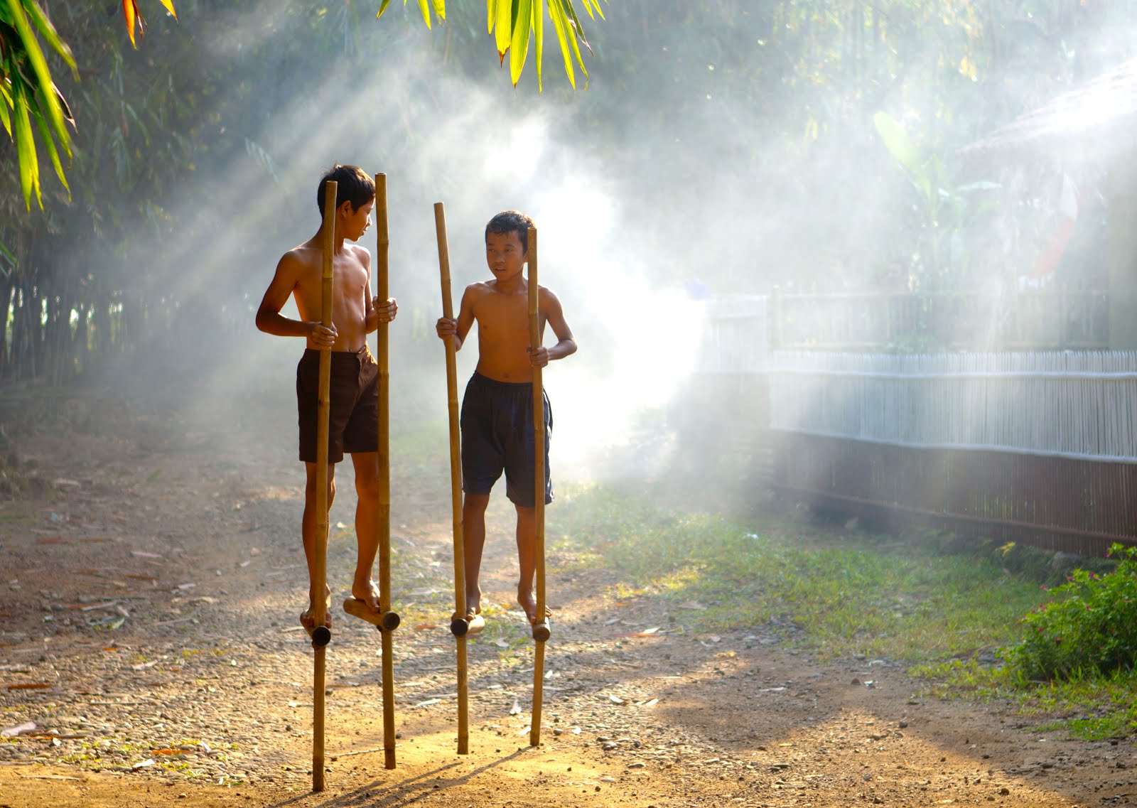 Cara Membuat Egrang Dari Bambu