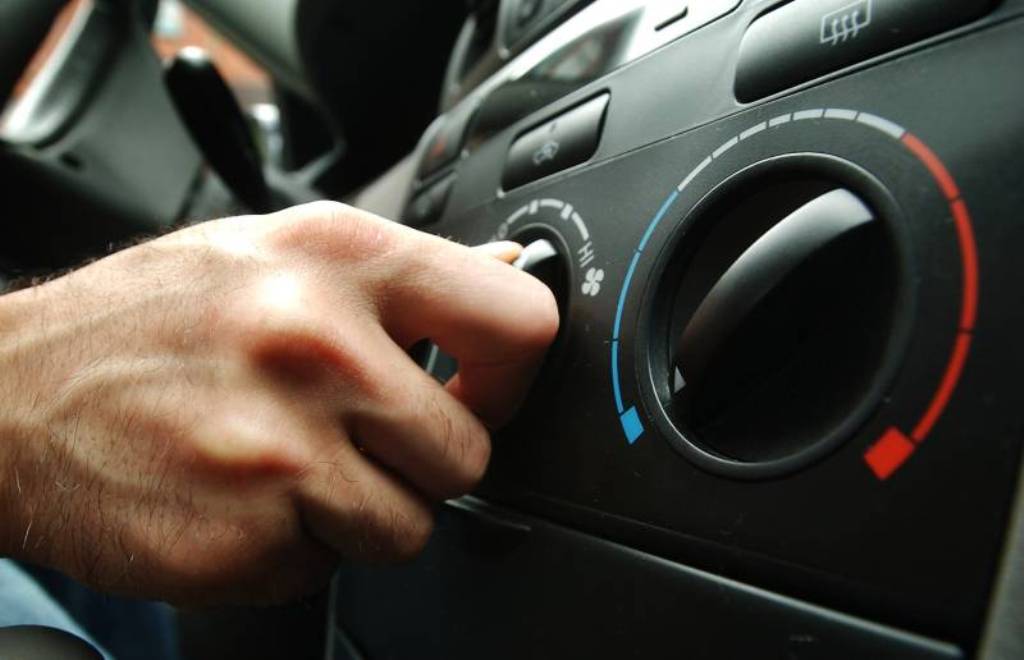 cara mengatasi ac tidak dingin pada mobil