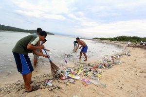 cara menanggulangi sampah plastik
