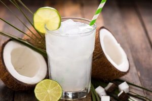 manfaat air kelapa tua untuk kecantikan