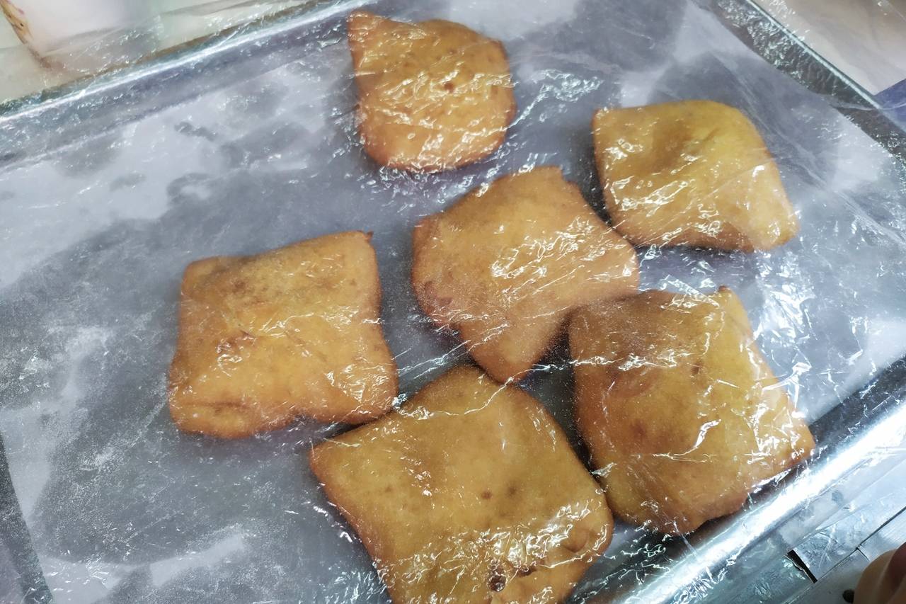 Resep Kue Bantal Isi Coklat Lumer Makyuss Pastinya