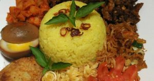 cara membuat nasi uduk kuning