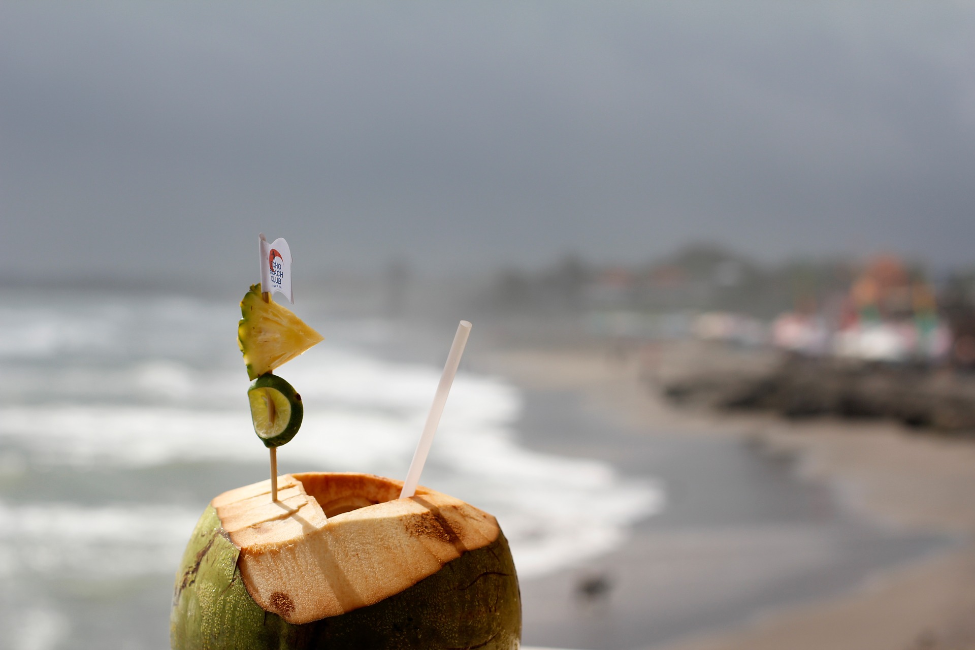 Manfaat air kelapa muda