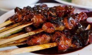 sate kambinmg bumbu kecap lezat dan gurih