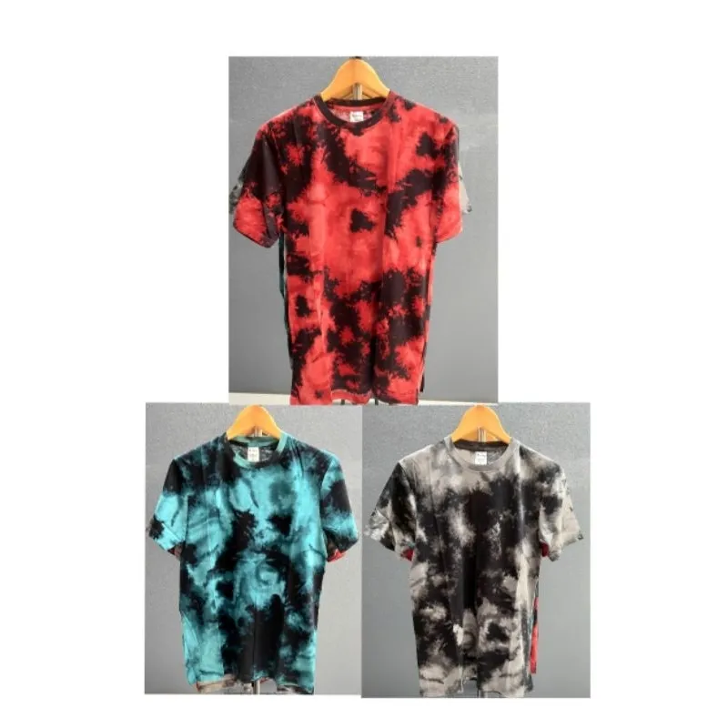 Kaos dengan Corak Abstrak