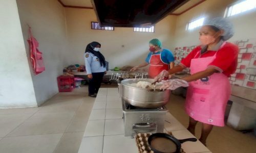 Pengawasan Kebersihan Tangan Relawan untuk Dapur Higienis