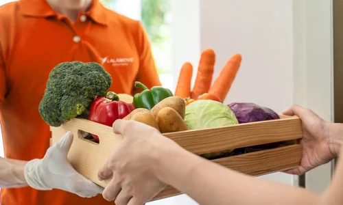 Pengolahan Bahan Lokal dan Pengiriman Makanan Tepat Waktu