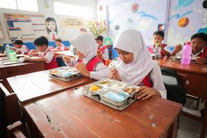 pengawasan kebersihan ruang makan siswa