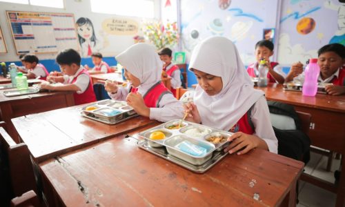 Pengawasan Kebersihan Ruang Makan Siswa Menjaga Kesehatan