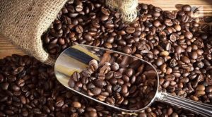 Cara pisahkan kulit kopi kering