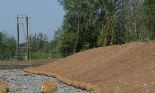 Sabut Kelapa Penguat Struktur Lereng untuk Stabilitas Tanah yang Lebih Optimal