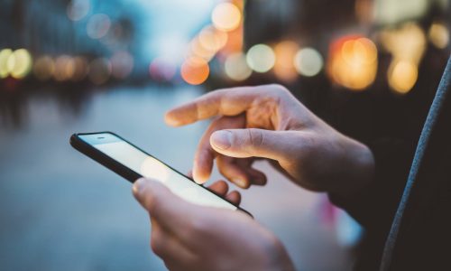Peran Aplikasi Absensi Online dalam Meningkatkan Disiplin Karyawan