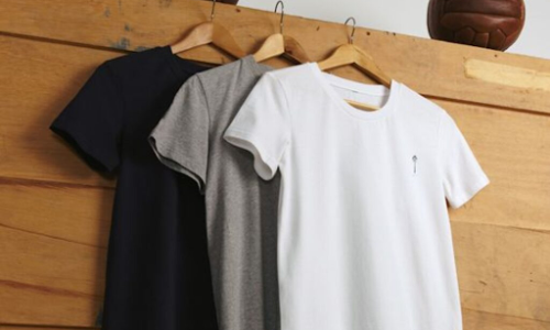 Kelebihan Bahan Combed dalam Menjaga Warna Kaos