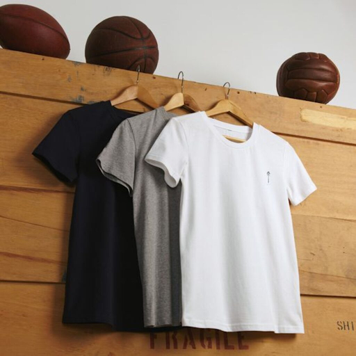 Kelebihan Bahan Combed dalam Menjaga Warna Kaos